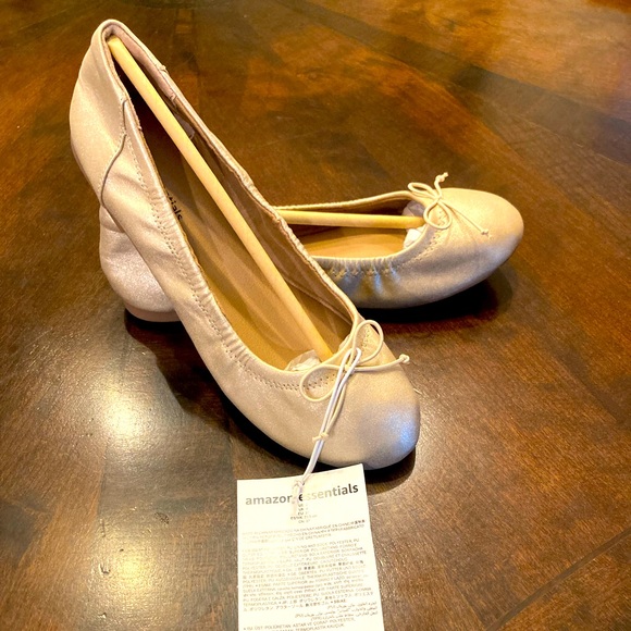 NWT Gold Sparkle Ballet Flats size 5 Amazon Essentials - Picture 1 of 7